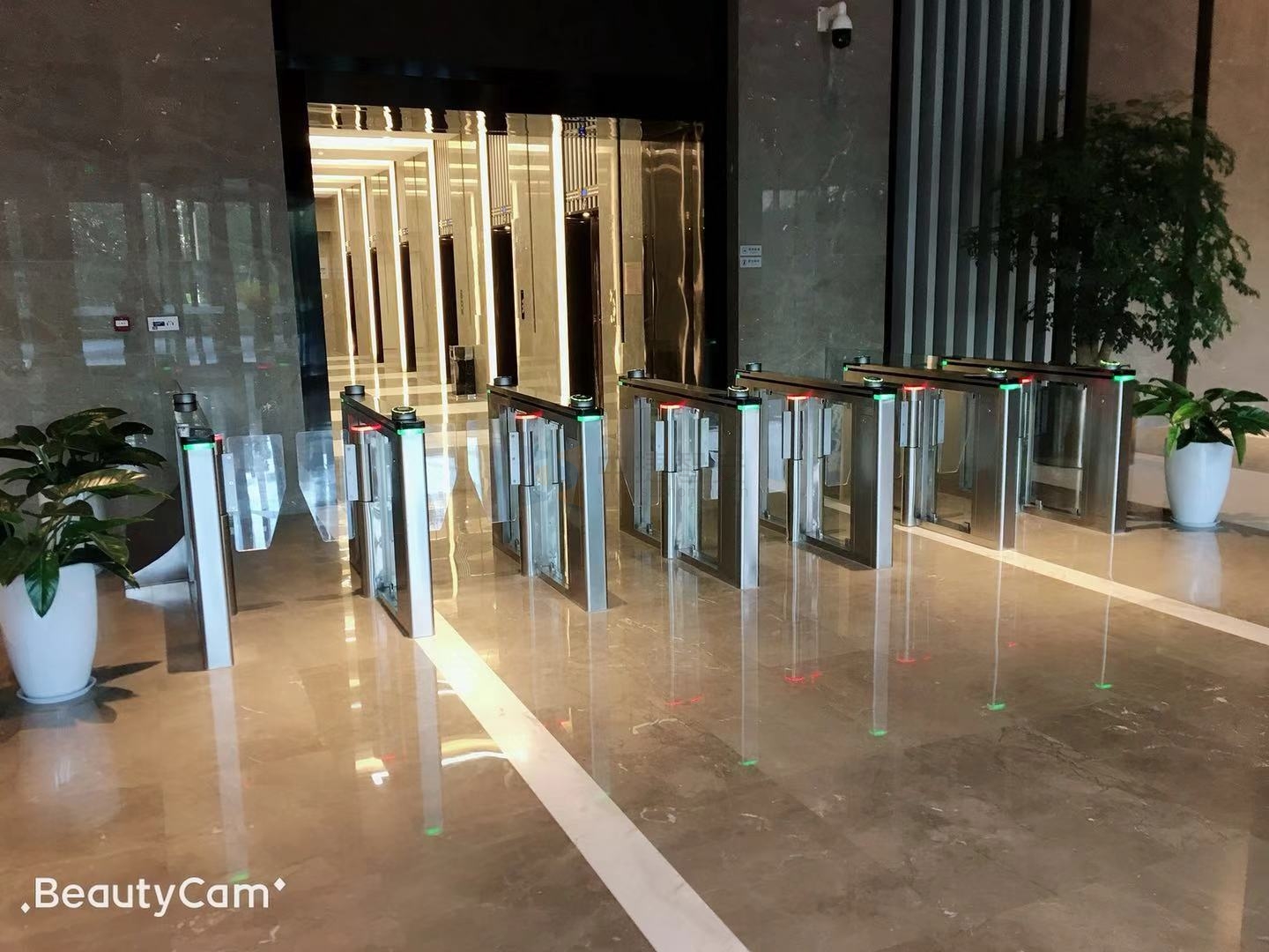 河南鄭州商標(biāo)審查中心大樓速通門(mén)